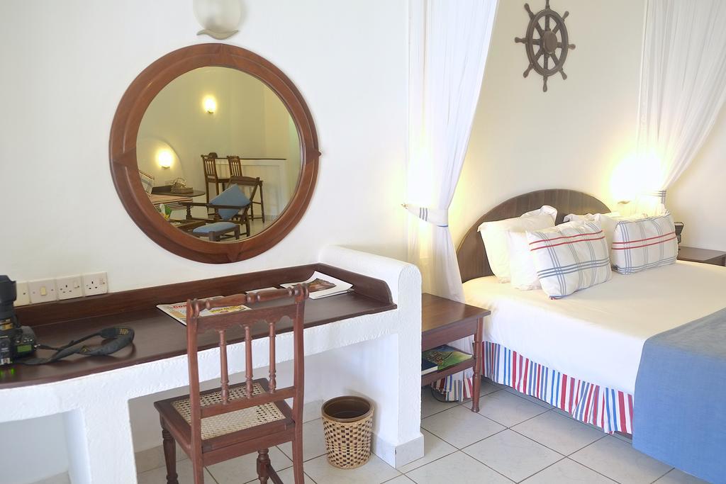 Voyager Beach Resort Mombasa Exterior photo