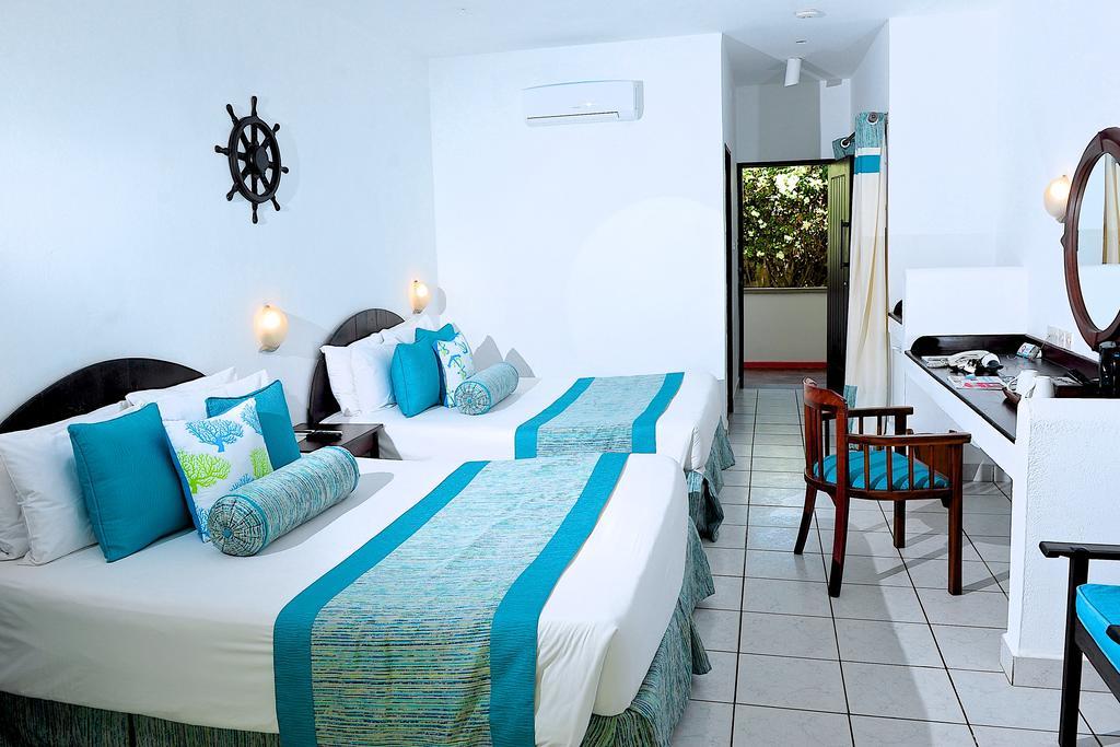 Voyager Beach Resort Mombasa Exterior photo